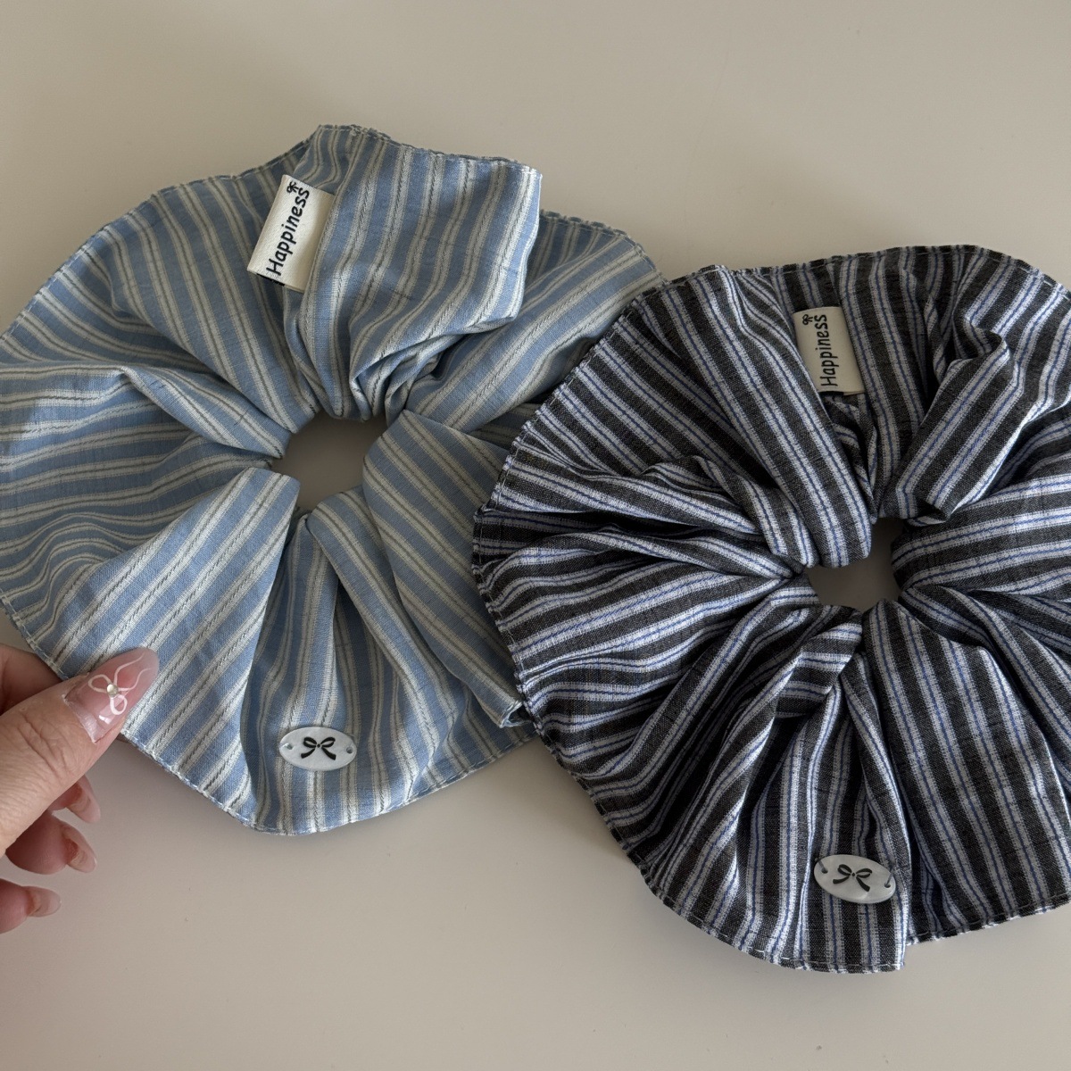 Blaue einfarbige Seidenhaarbän – Silk Tie Striped Bewertung und Preis
