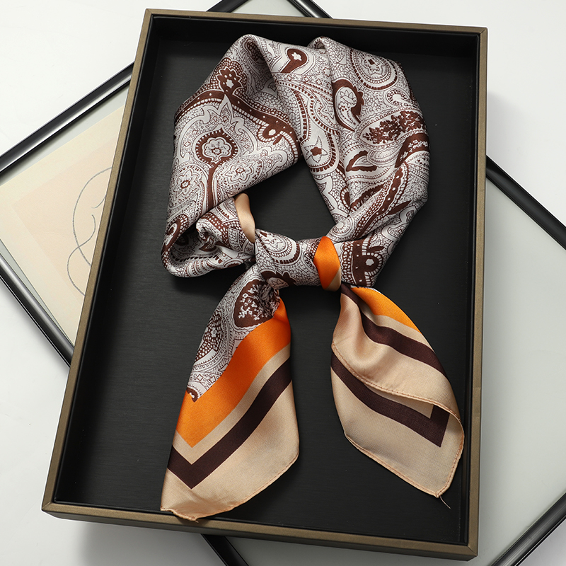 Luxuriöser Seidenschal für Dam – Silk Tie Striped Bewertung und Preis